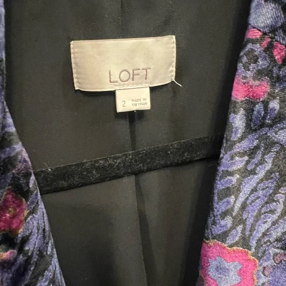 LOFT Women's Vibrant velvet like Purple and Pink Blazer w paisley print - Picture 4 of 4